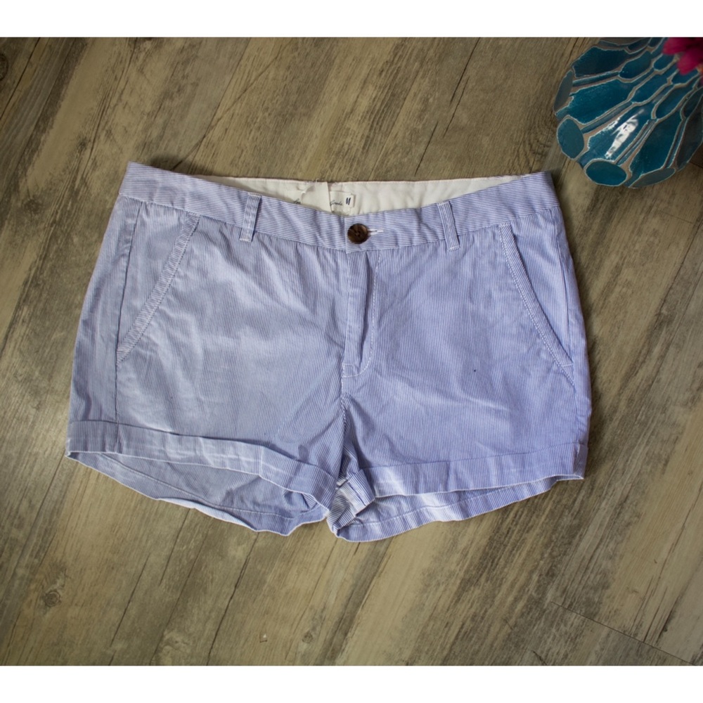 EUC H&M Seersucker Cuffed Shorts. Size 6.